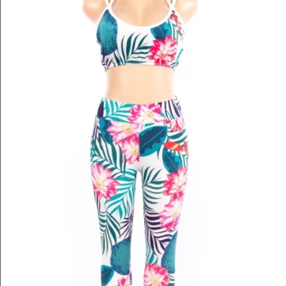 SALE 🔥🎉 Tropical Crop/Pants Set - Picture 2 of 5